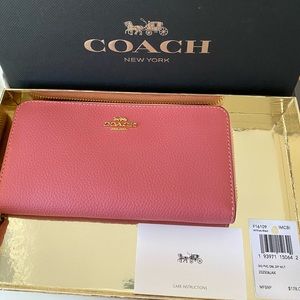 Coach NWT pebble leather accordion zip wallet
